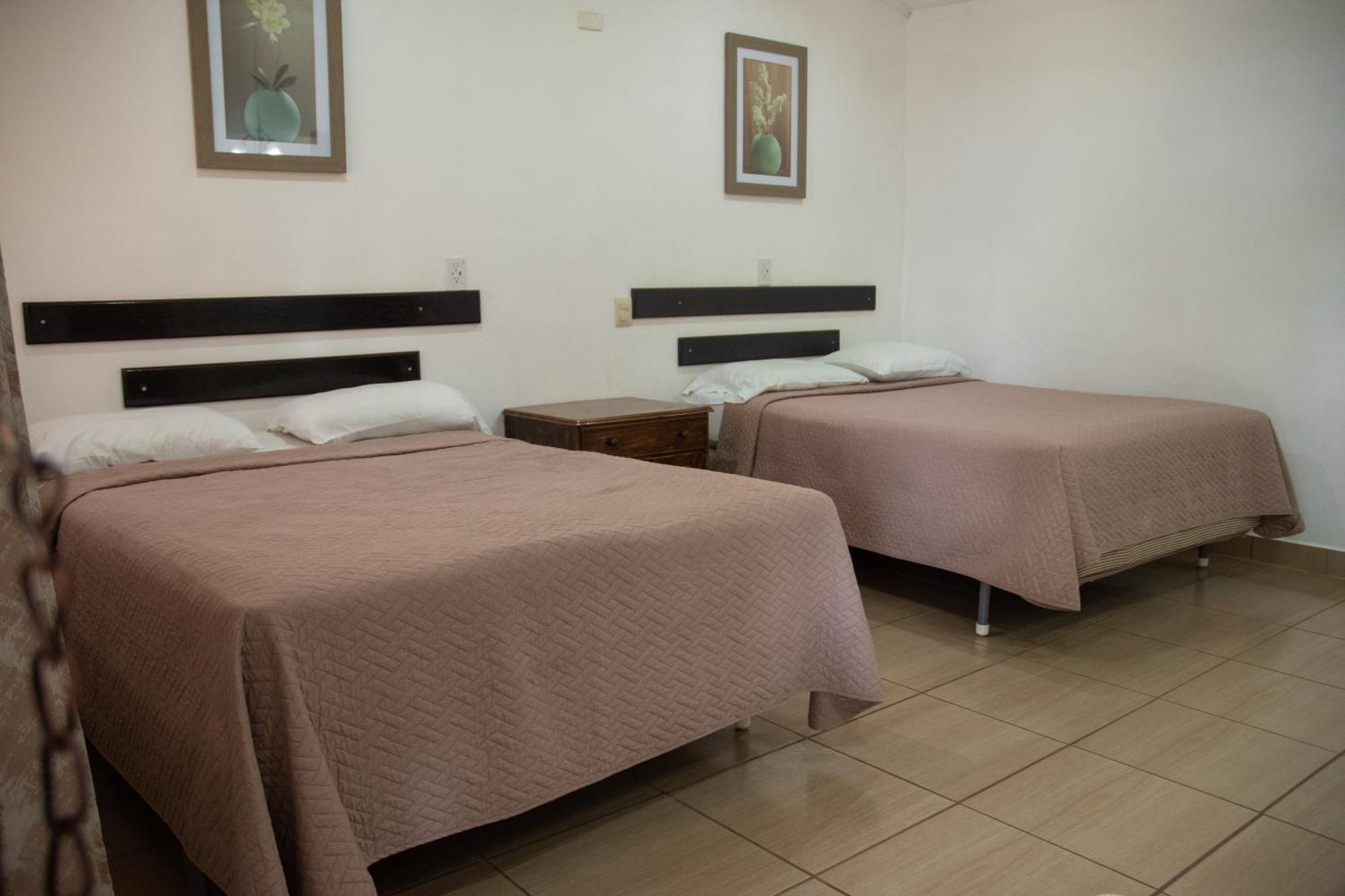 רטאלולאו Hotel La Colonia מראה חיצוני תמונה