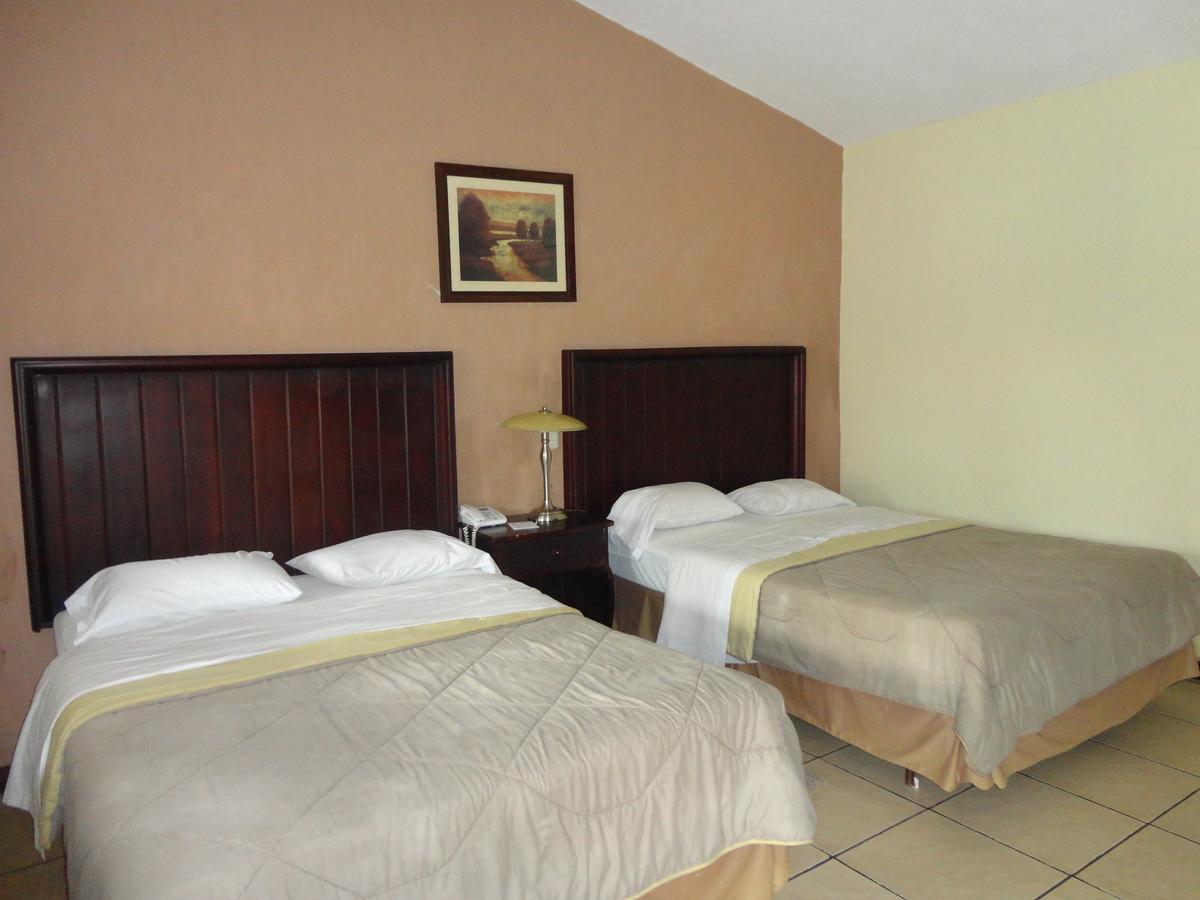 רטאלולאו Hotel La Colonia מראה חיצוני תמונה